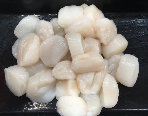 From the USA: Sea Scallops (roe off).